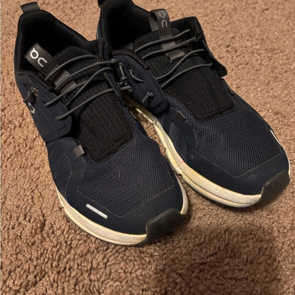 On cloud youth shoes